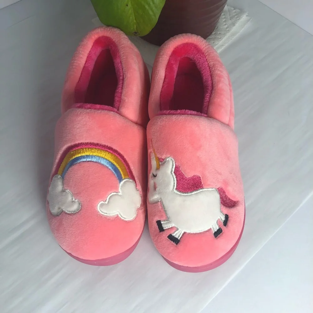 NWOT Girls Pink Slippers Euro Size 21/ US Size‎ 5.5